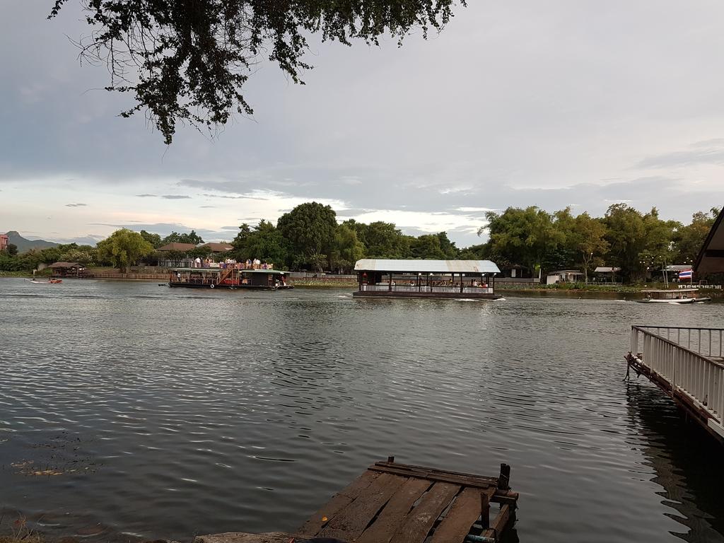 Aajam Riverfront Rooms Καντσαναμπούρι Εξωτερικό φωτογραφία