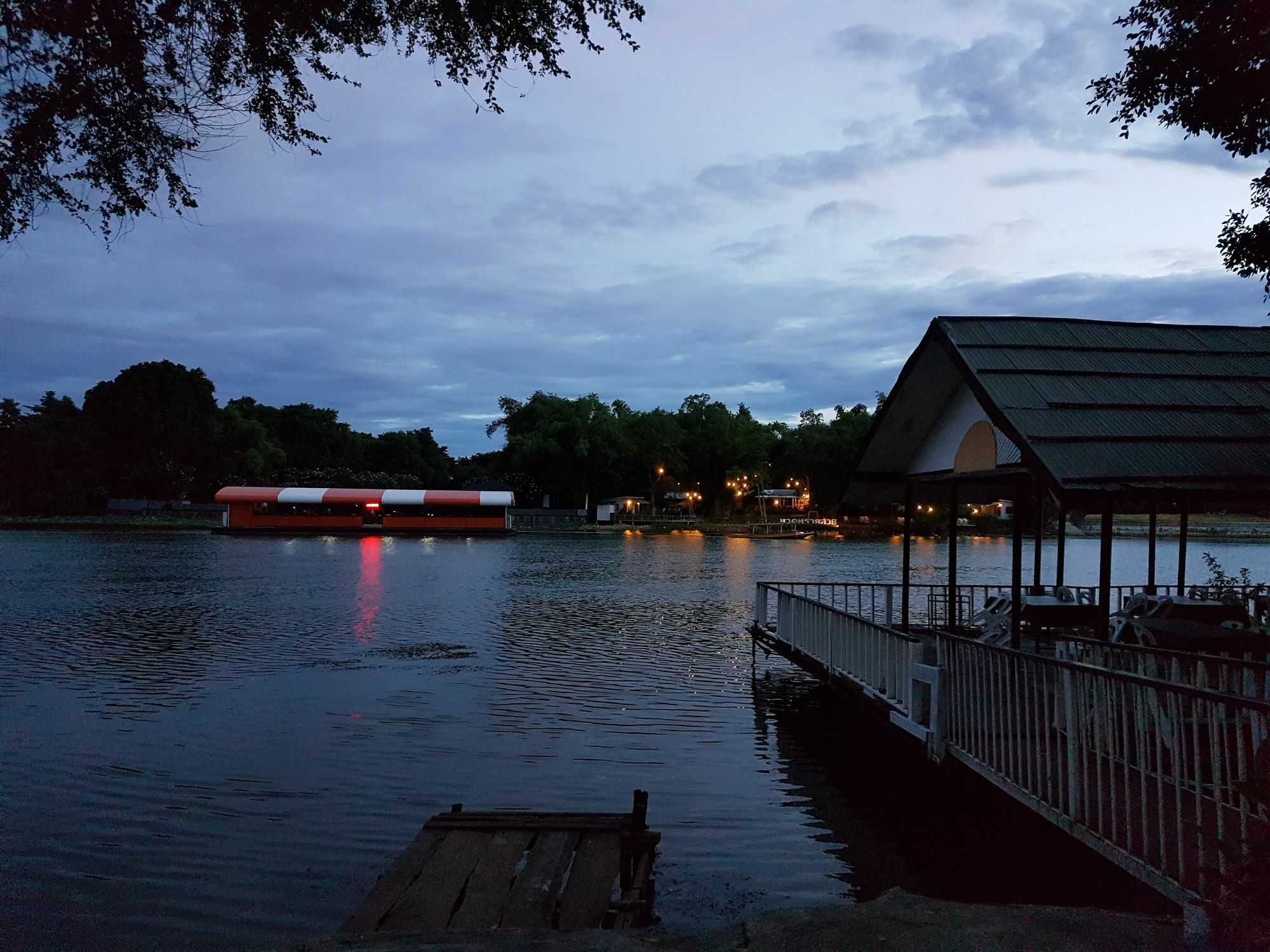 Aajam Riverfront Rooms Καντσαναμπούρι Εξωτερικό φωτογραφία