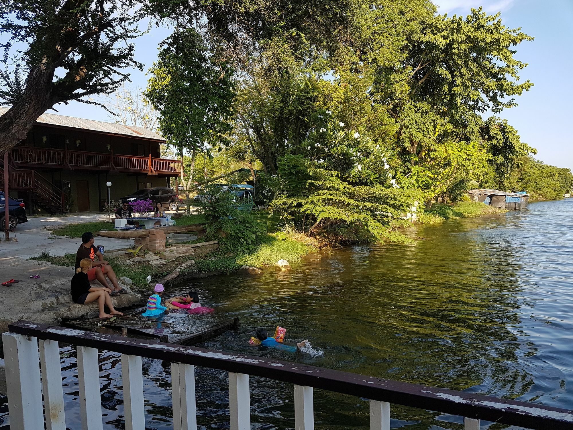 Aajam Riverfront Rooms Καντσαναμπούρι Εξωτερικό φωτογραφία